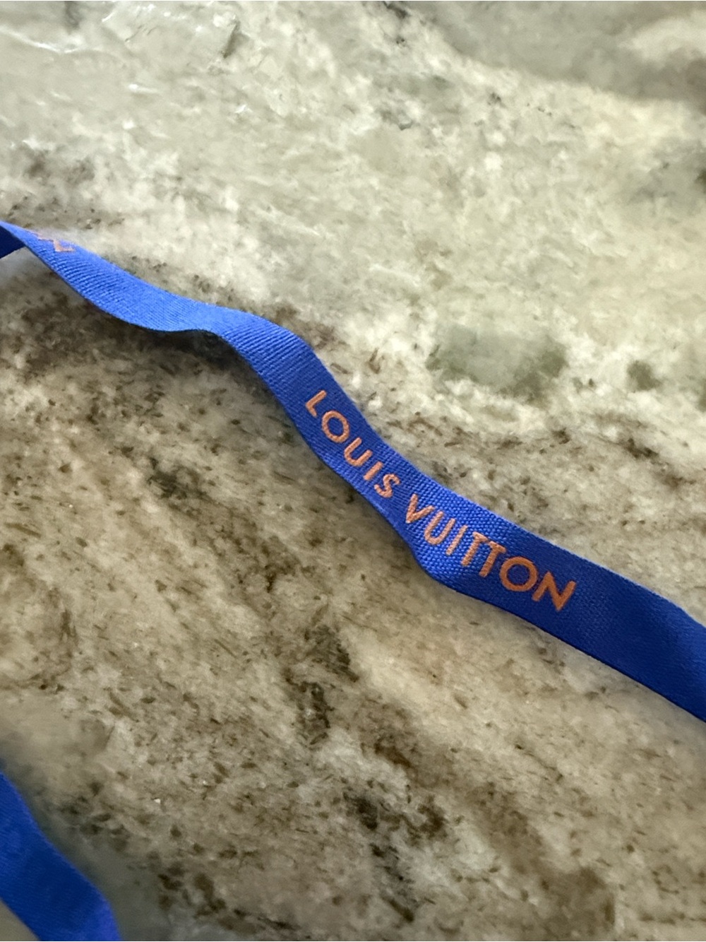 Louis Vuitton Ribbon - Picture 2 of 3